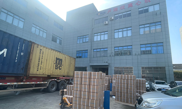 盧湘儀再傳捷報(bào)：550臺(tái)離心機(jī)批量出口，同步發(fā)往兩國(guó)，彰顯國(guó)產(chǎn)智造全球競(jìng)爭(zhēng)力